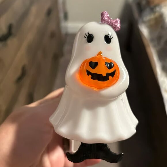 Bath & Body Works 2025 Halloween Girl Ghost Wallflower Plug NEW - Picture 1 of 2